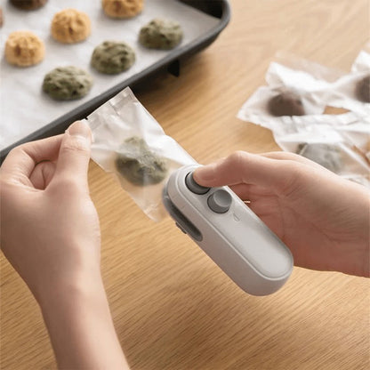 💥 Final Sale Alert: 49% OFF ✨ Compact 2-in-1 Rechargeable Magnetic Snack Sealer Perfect for Your Kitchen!